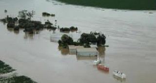 Наводненията в Австралия доведоха до изолация на град Рокхамптън