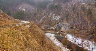 Забранява се използването на водата от река Чепеларска заради замърсяване