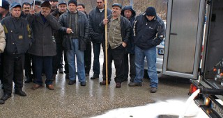 Недоволни млекопроизводители се събират на протест край пловдивското село Долна Махала