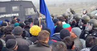 Протестиращите тютюнопроизводители се насочват към границата при Свиленград