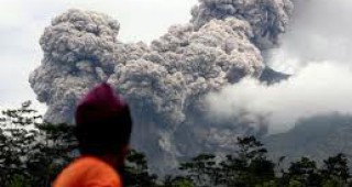 Вулкан спря международни полети към о. Бали