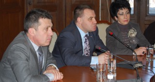 Министър Найденов ще инициира проверки за сивия сектор по веригата зърно-брашно-хляб