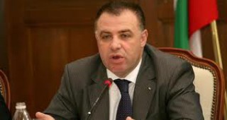 Министър Найденов ще защитава ракията пред ЕС