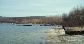 Започна събарянето на рибарското селище край Варненското езеро