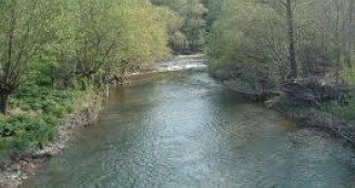 Забраниха риболова в няколко еленски реки
