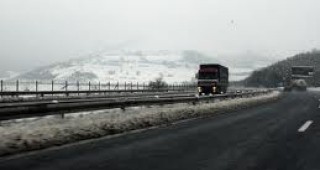 Екоминистерството предлага зимното опесъчаване на пътищата да се забрани