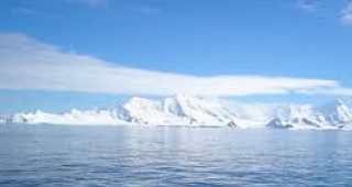 Топящият се лед под Антарктида отново замръзва в дълбочина