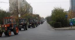 Продължават протестите на зърнопроизводителите от Разградско и Силистренско
