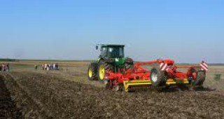 Лъжат земеделци за евтини трактори в интернет