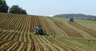 Производители искат застраховка на реколтата със средства от ЕС