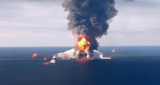 BP съди фирмата собственик на нефтената платформа в Мексиканския залив