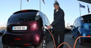 Електромобили ще зареждат в София и Варна