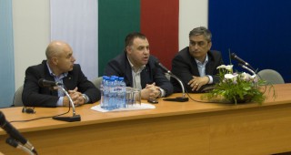 Земеделското министерство обмисля демонстрации за очертаване на земеделските ниви, съобщи министър Найденов в Каварна