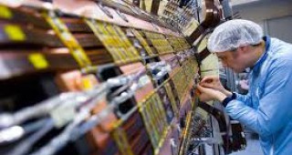 Учени задържаха в CERN антиматерия за цели 16 минути