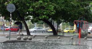 Жълт код е обявен за 9 области на Северна България заради очаквани интензивни валежи
