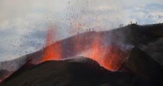 Исландският вулкан Хекла се готви да изригне