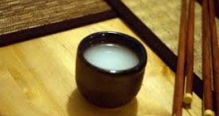 10-годишно японче е експерт по традиционната алкохолна напитка саке