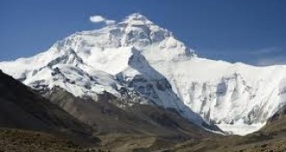 Непалското правителство нареди да бъде направено ново измерване на връх Еверест