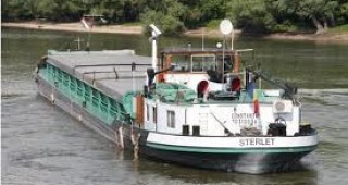 Затруднено е корабоплаването по река Дунав
