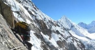 Южната страна на Еверест може да остане без сняг и лед