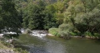 Обезопасяват река Струма