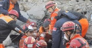 Разграбиха 17 камиона с хуманитарна помощ в Турция