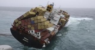 Край Нова Зеландия отново аварира контейнеровоз