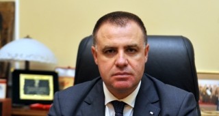 По случай Трифон Зарезан министър Найденов ще зареже лозя в село Карабунар