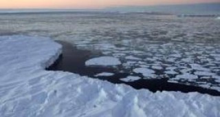 Айсберг, с размерите на Ню Йорк, се откъсва от Антарктика