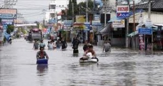 Продължават наводненията в 25 от 76-те провинции на Тайланд