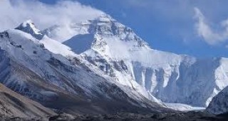Спасиха близо 2500 туристи, блокирани в района на Еверест