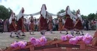 Община Казанлък започва работа по проект, рекламиращ розата и тракийската култура