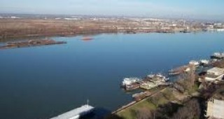 Ниското ниво на река Дунав при Силистра спря корабоплаването в участъка