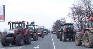 Земеделски производители от три области ще се съберат на протест на Дунав мост