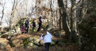 Експертите от Дирекцията на парк Сините камъни продължават и през декември срещите си с млади природолюбители