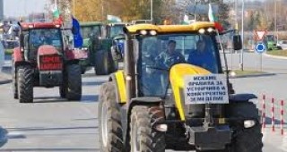 Край Ботевград до понеделник ще остане техниката на протестиращите земеделци