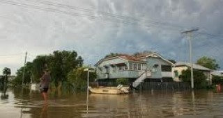 Нестихващи проливни дъждове доведоха до големи наводнения в Астралия