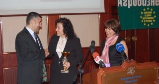 Председателят на Парламентарната комисия по земеделие и гори Десислава Танева връчи наградата Еврофермер на годината