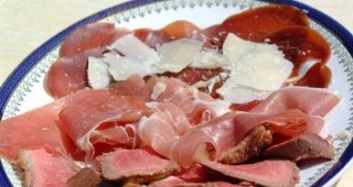 Фирми изтеглят от пазара салами със свинско от Ирландия