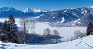 Заради обилни снеговалежи ски курортите в Западна Австрия са откъснати