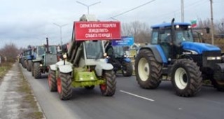 Земеделци навлизат с тежки машини във Варна