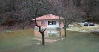 Над 200 къщи в гълъбовското село Обручище са залети от придошлите води на река Соколица