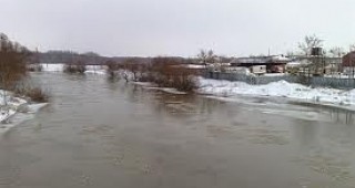 Нивото на реките се покачва
