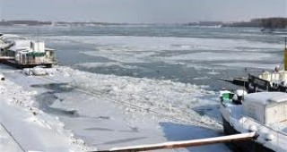 Продължава критичната ситуация заради ледохода по Дунав