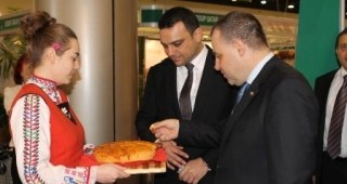 Министър Найденов откри българския щанд на изложението Агритек в Катар