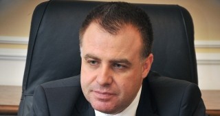 Министър Найденов ще се срещне с рибарите от задържания кораб в Румъния