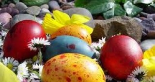 Днес е Велики четвъртък - денят, на който по традиция се боядисват великденските яйца