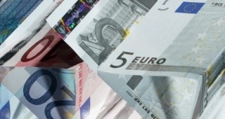 Темпът на спестяване на домакинствата в ЕС се ускорява заради кризата