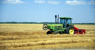 Страната ни изпуска 40 млн. евро субсидии за земеделие заради административна мудност