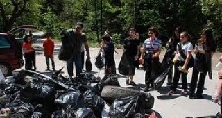 Събрани са близо 10 тона отпадъци от 11-те природни парка в България